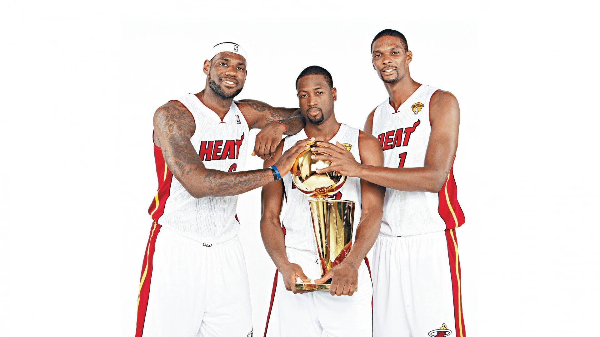 欧冠十六强首回合：皇马3比2逆转巴黎 本泽马再戴帽“姆总”黯然失色